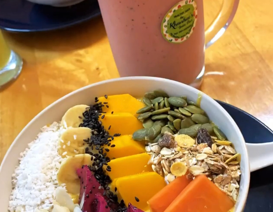 Have a smoothiebowl at Khun Kae's juice bar! | Daymaker