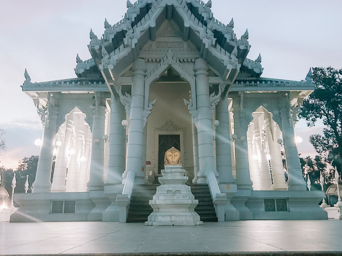 Visit Wat Kaew Korawararam | Daymaker