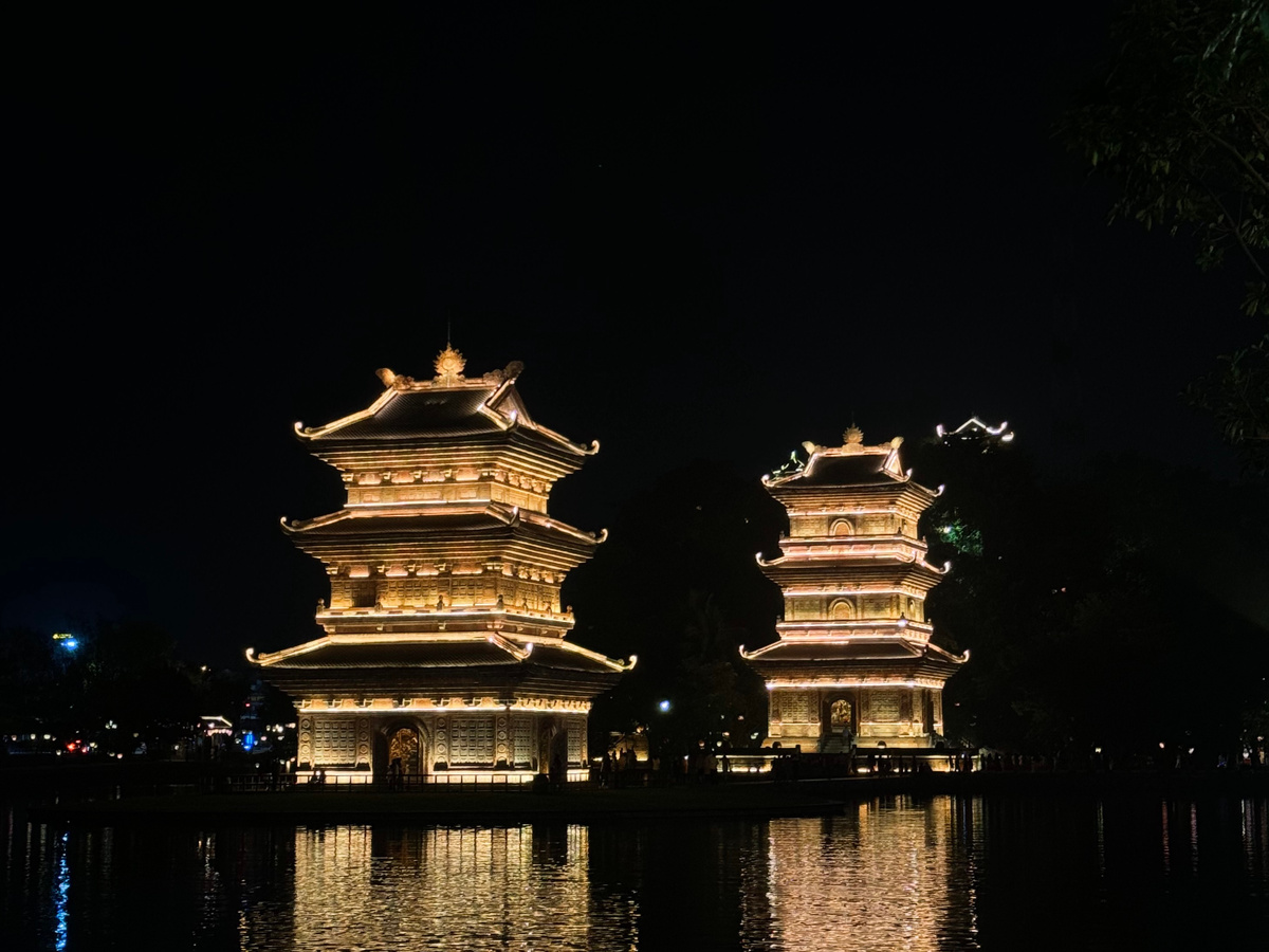 Hoa Lu Ancient Capital at night | Daymaker