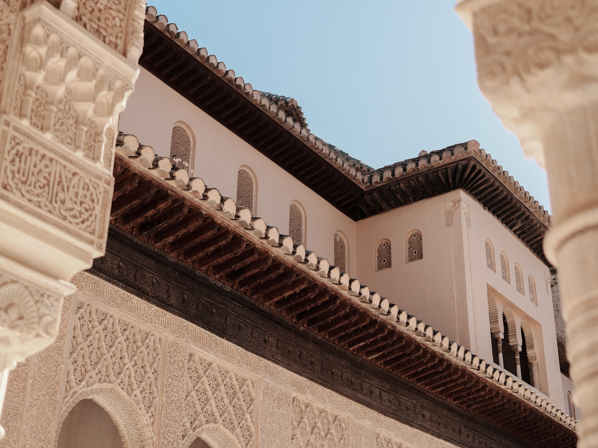 Discover the gem of Granada: Alhambra | Daymaker