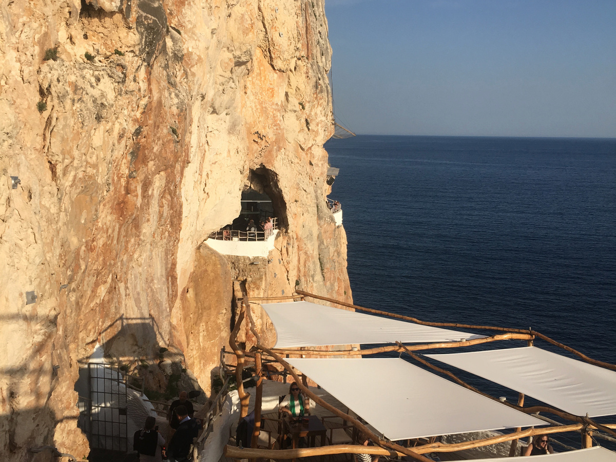 Cova d'en Xoroi - Cave bar in Menorca | Daymaker