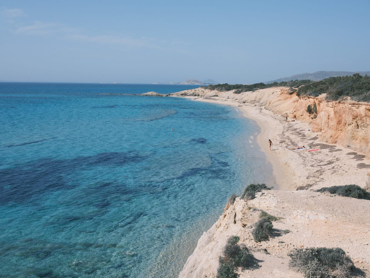 Discovering Hawaii Beach: Naxos' best beach | Daymaker