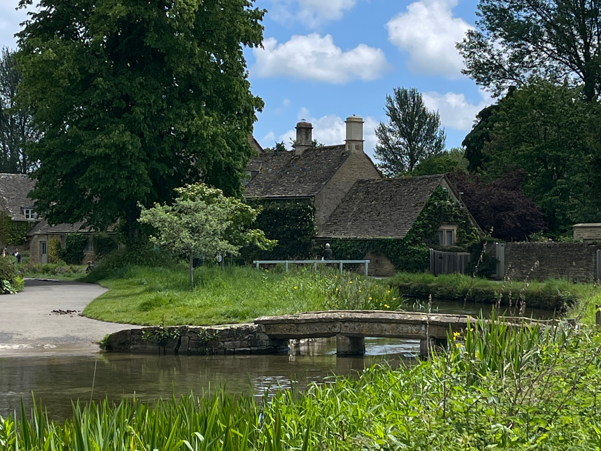 Stroll through Cotswolds villages | Daymaker