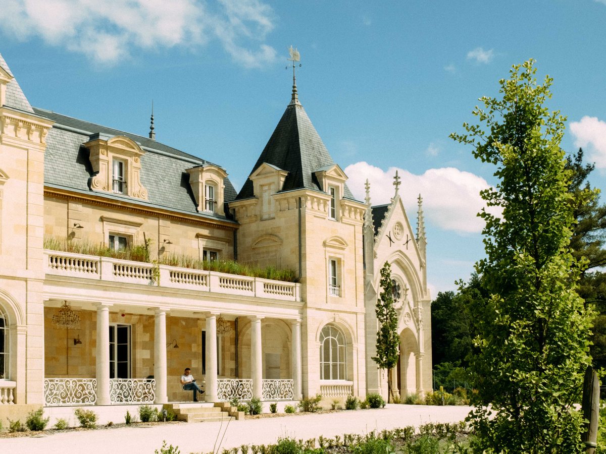 Chateau Leognan - Bordeaux Area | Daymaker