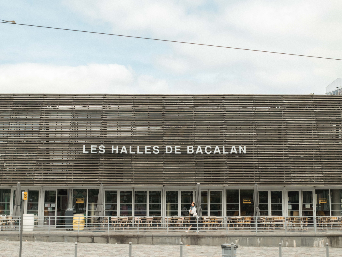 Lunch in foodhall "Les Halles de Bacalan" | Daymaker