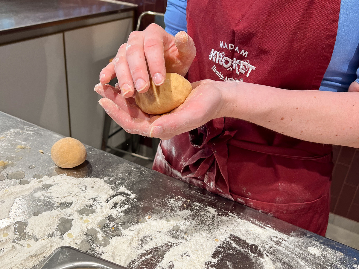 Making cheese and chrimp croquettes in Ostend | Daymaker