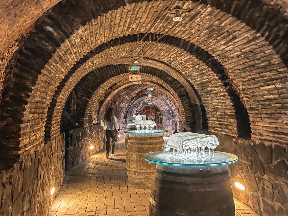 Winetasting in the tunnels of Laguardia | Daymaker