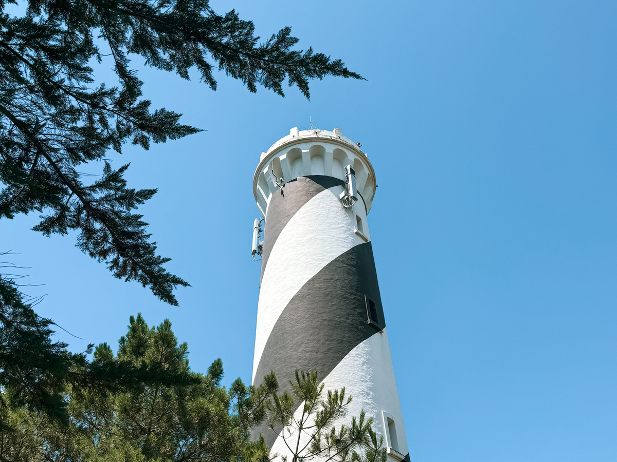 Climb the Phare de Contis and enjoy the view! | Daymaker