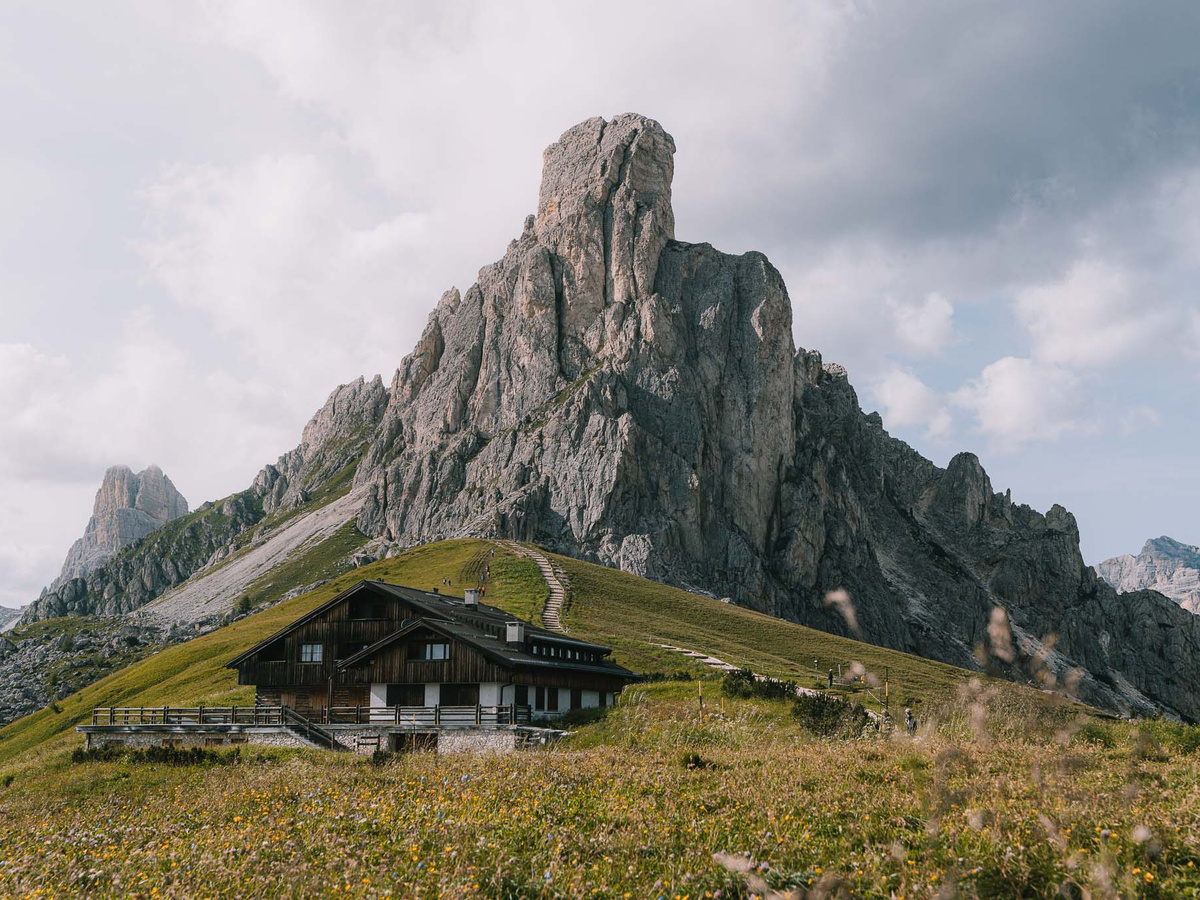 Drive over Passo Giau: one of the most beautiful mountain passes in the Dolomites | Daymaker