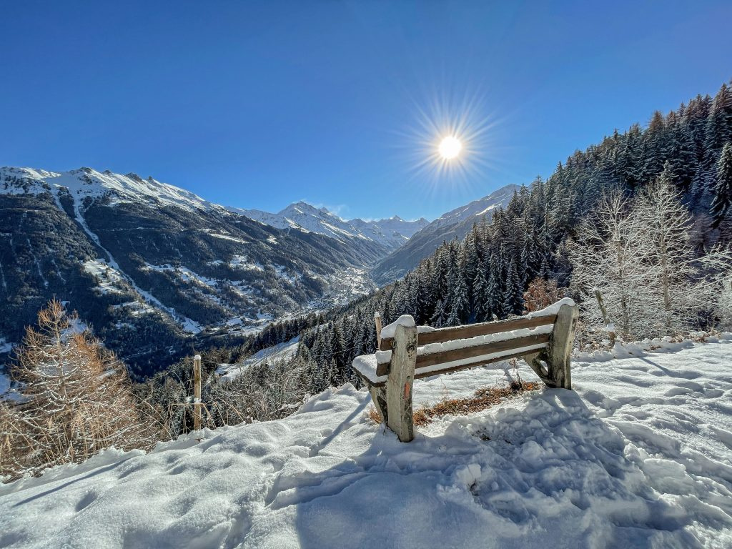 Snowshoe hike in Grimentz - Val d'Anniviers | Daymaker