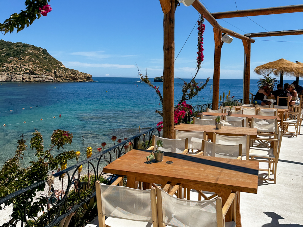 Dreamy lunch at Cala Clémence | Daymaker