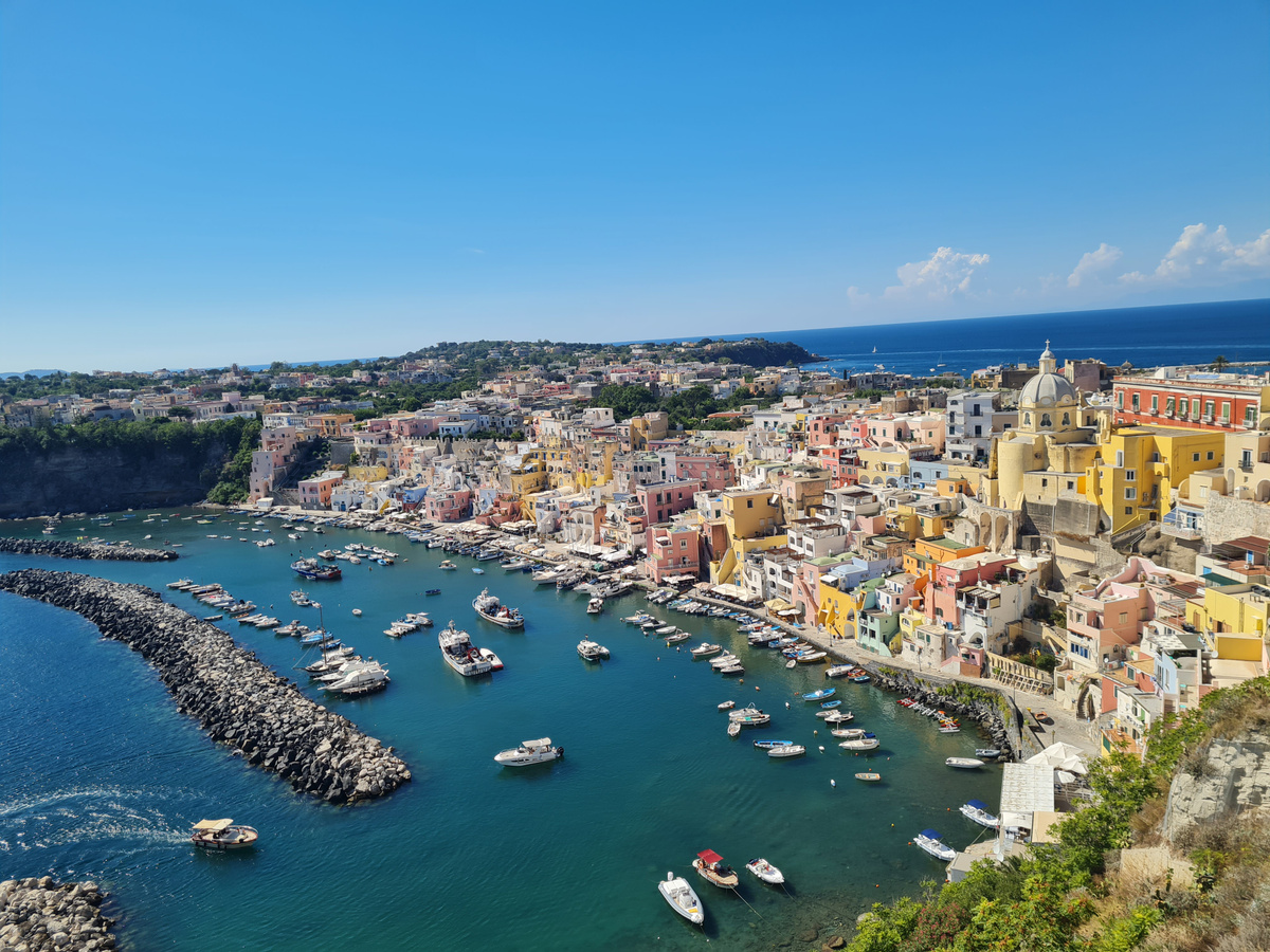 Discover Naples: Your Ideal Hub for Unforgettable Day Trips! | Daymaker