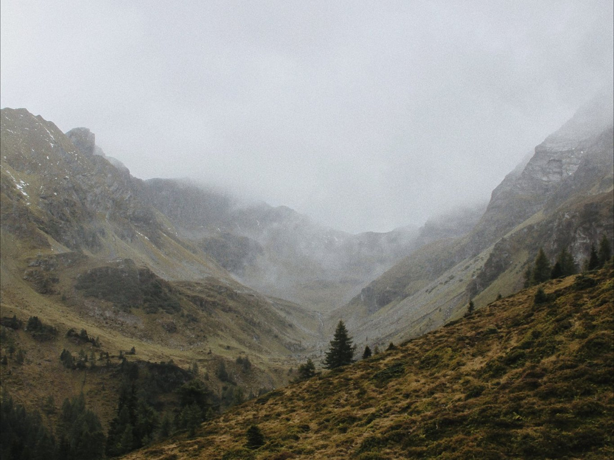 Moody hike to Duisitzkarhütte at in Obertal valley | Daymaker