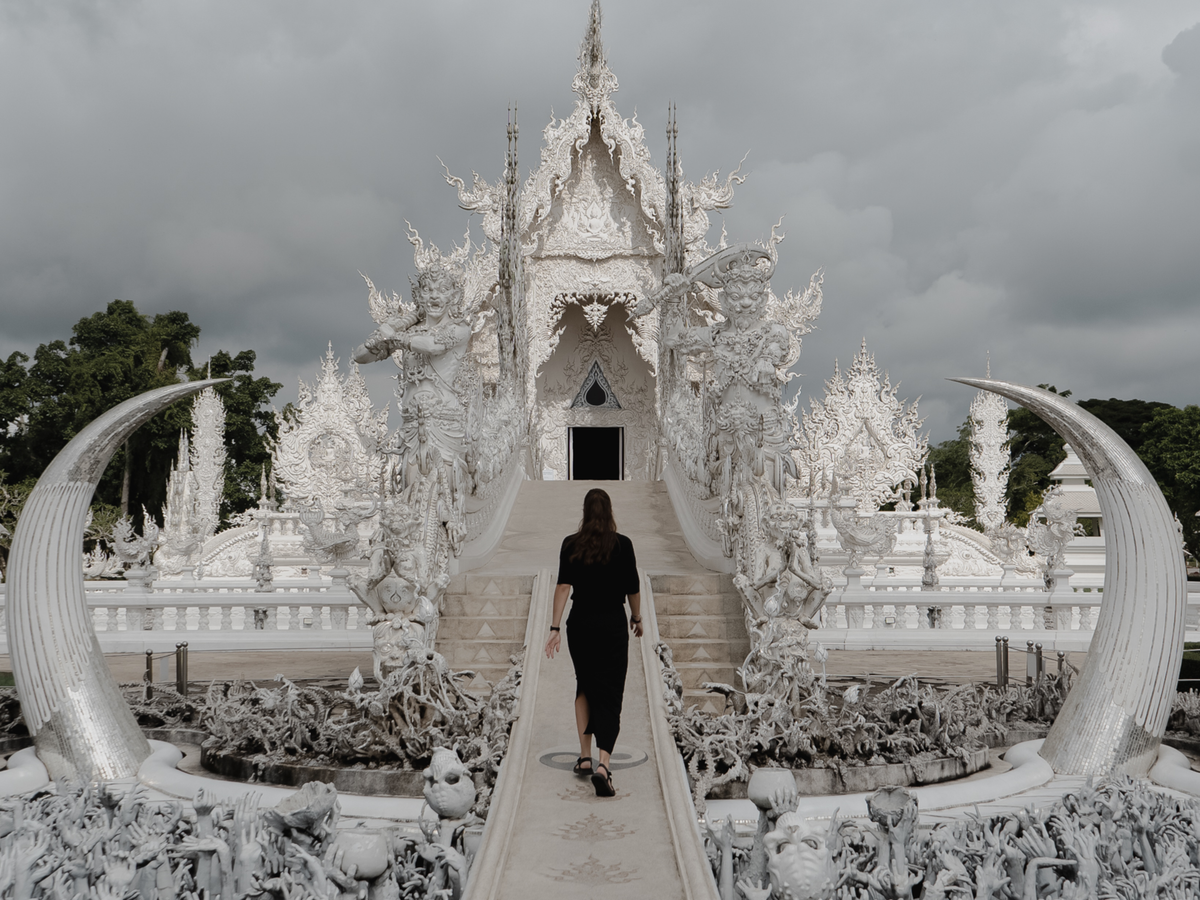 Wandering around The White Temple of Chiang Rai | Daymaker