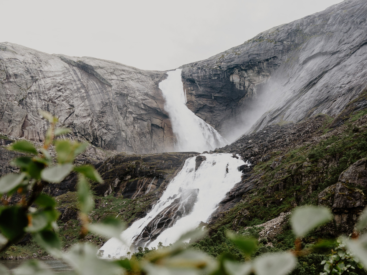 Dayhike to Husedalen waterfalls from Kinsarvik | Daymaker