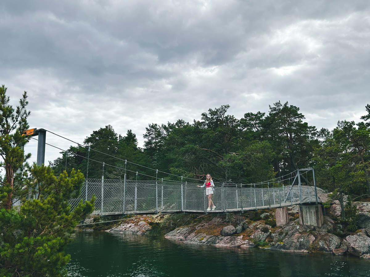 Coastal island hopping hike in Sweden | Daymaker